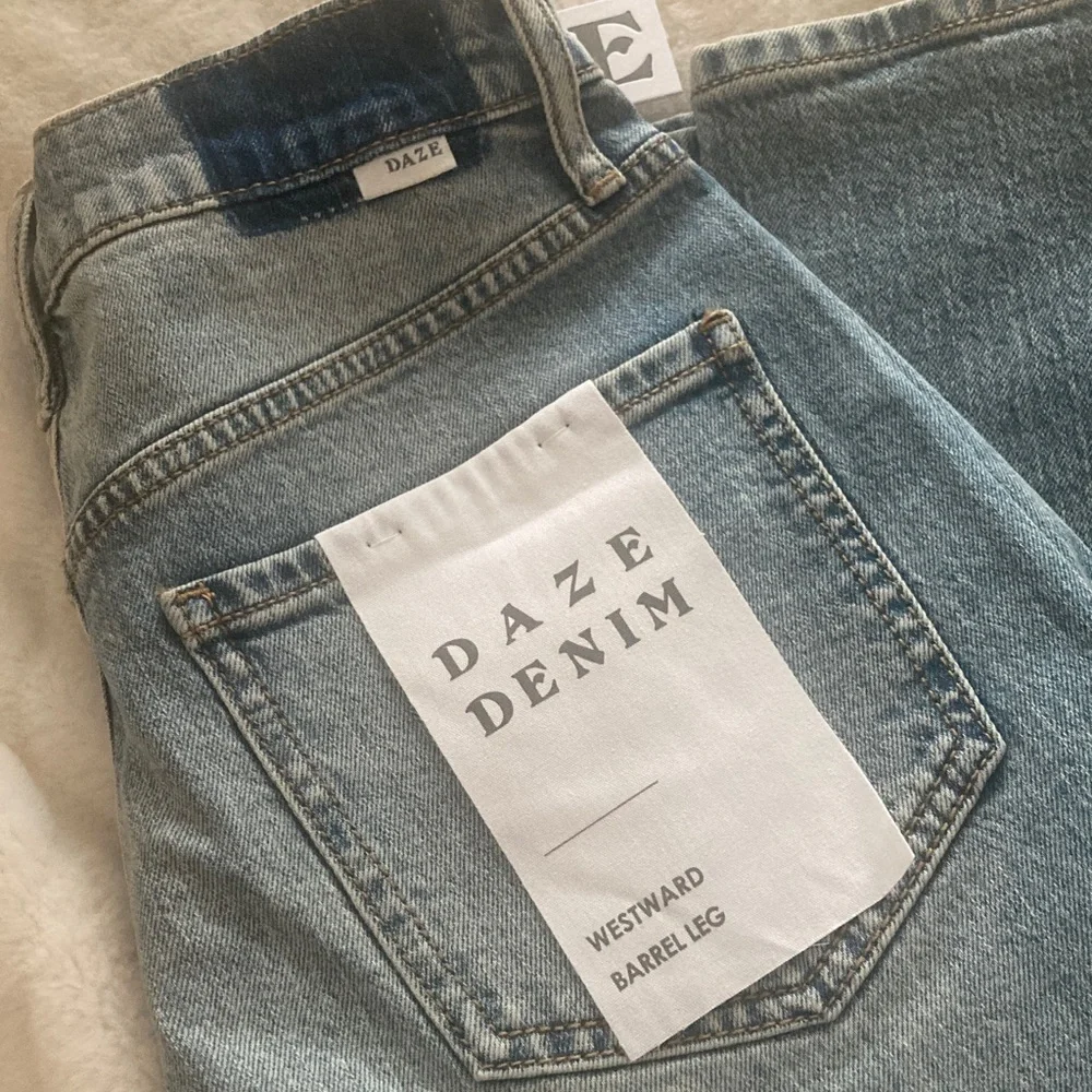 Daze Westward Jeans NWT size 25 in shade Blur - Picture 2 of 3